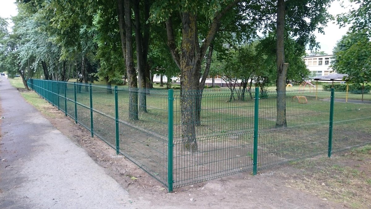 Segmentinės tvoros montavimas — kaip tai darome iš tikrųjų